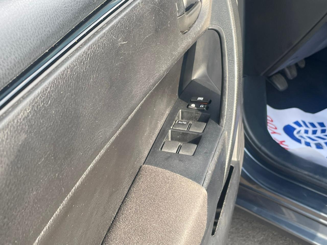 2018 Toyota Corolla Manual NO ACCIDENT 1 OWNER POWER WINDOS CRUIZE - Photo #17