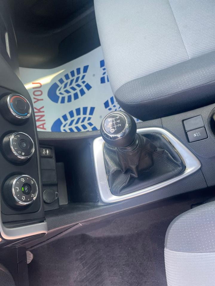 2018 Toyota Corolla Manual NO ACCIDENT 1 OWNER POWER WINDOS CRUIZE Photo4