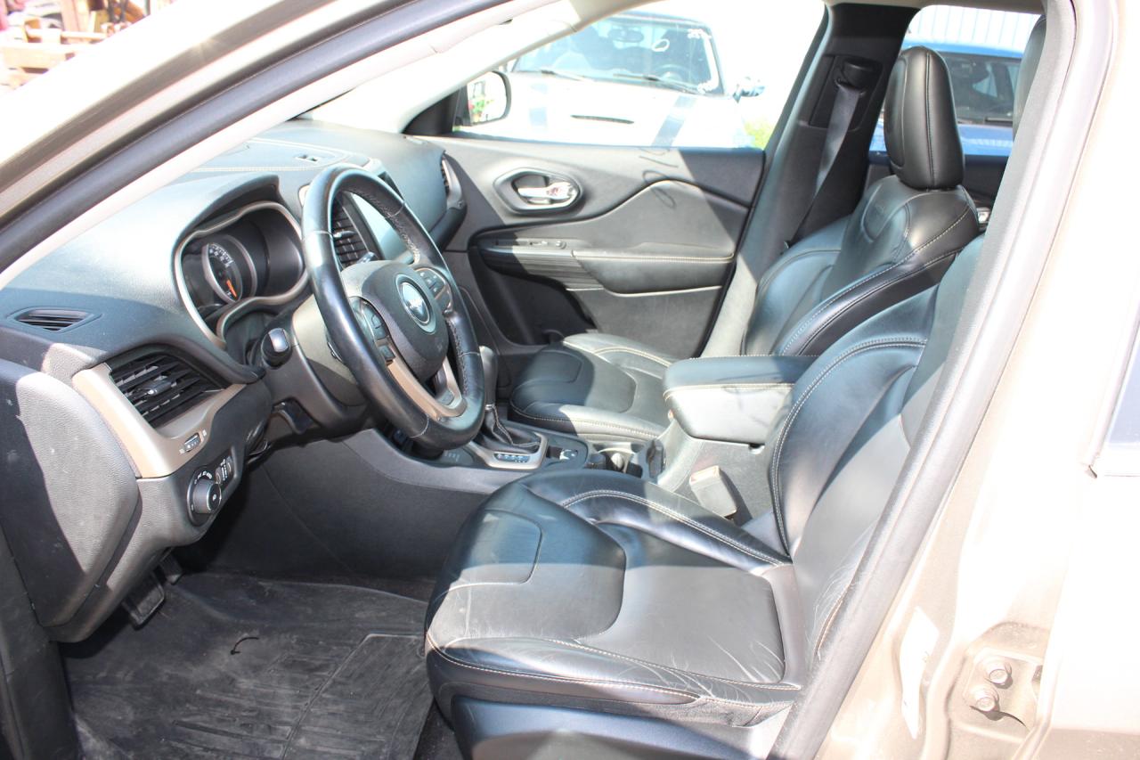 2016 Jeep Cherokee  Photo4