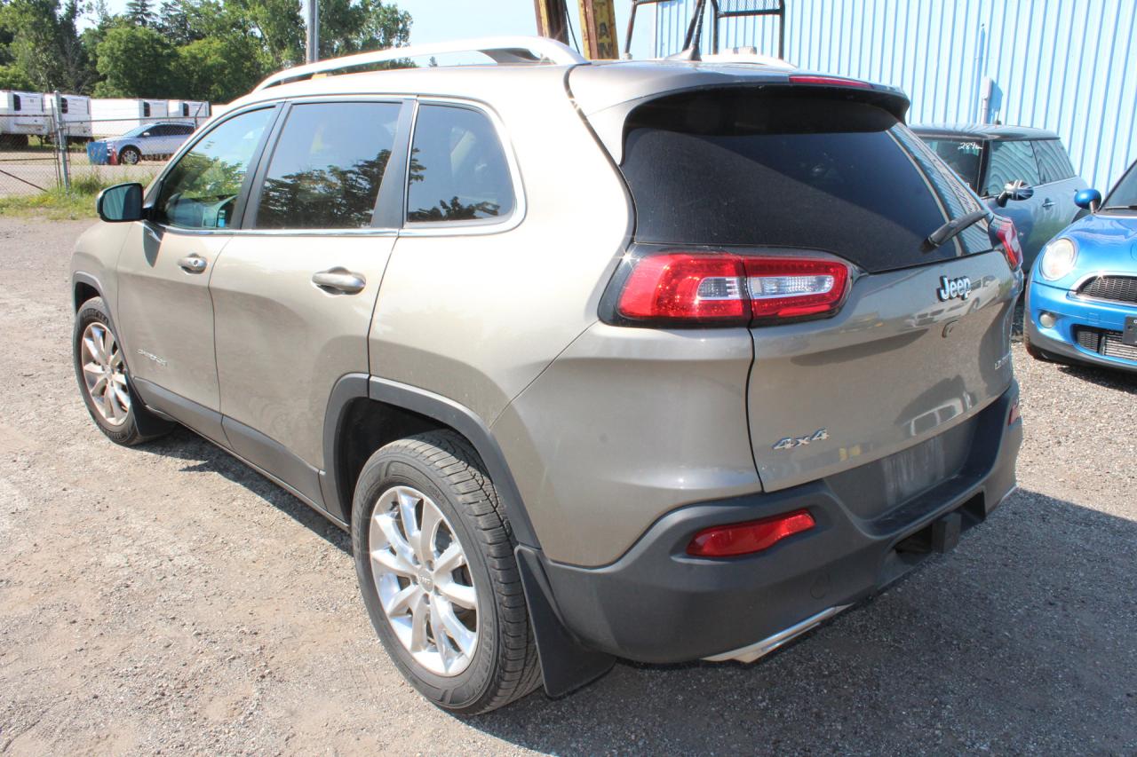 2016 Jeep Cherokee  Photo3