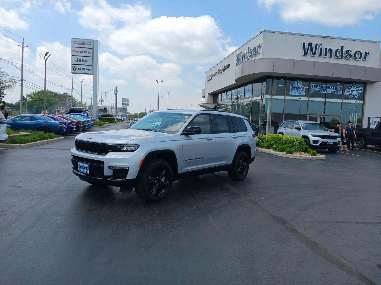 Used 2024 Jeep Grand Cherokee L Limited 4x4 for sale in Windsor, ON