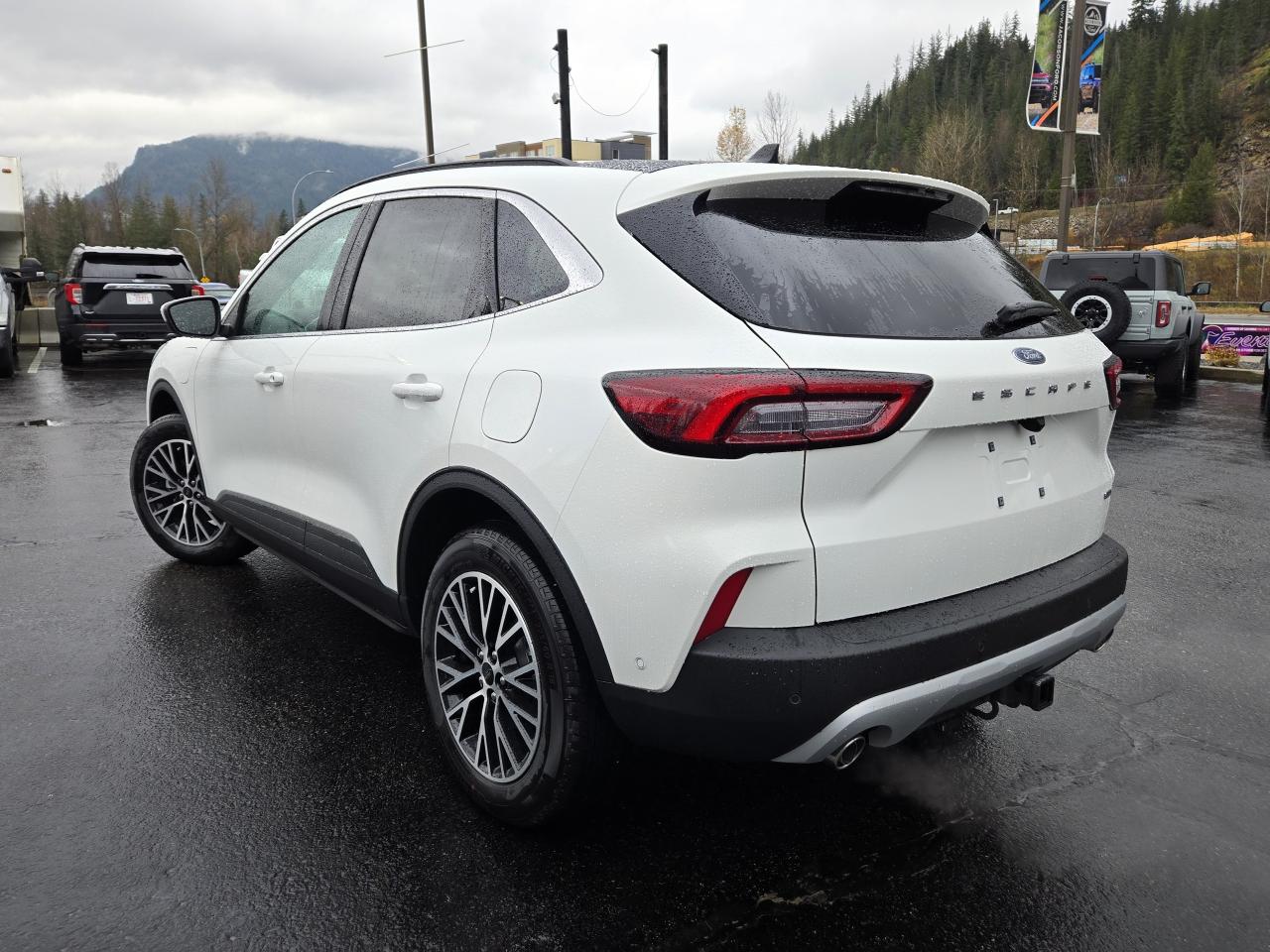 2024 Ford Escape PHEV Photo4