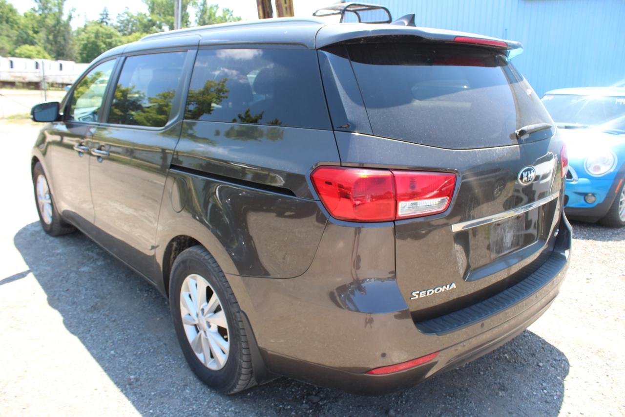 2016 Kia Sedona  Photo3