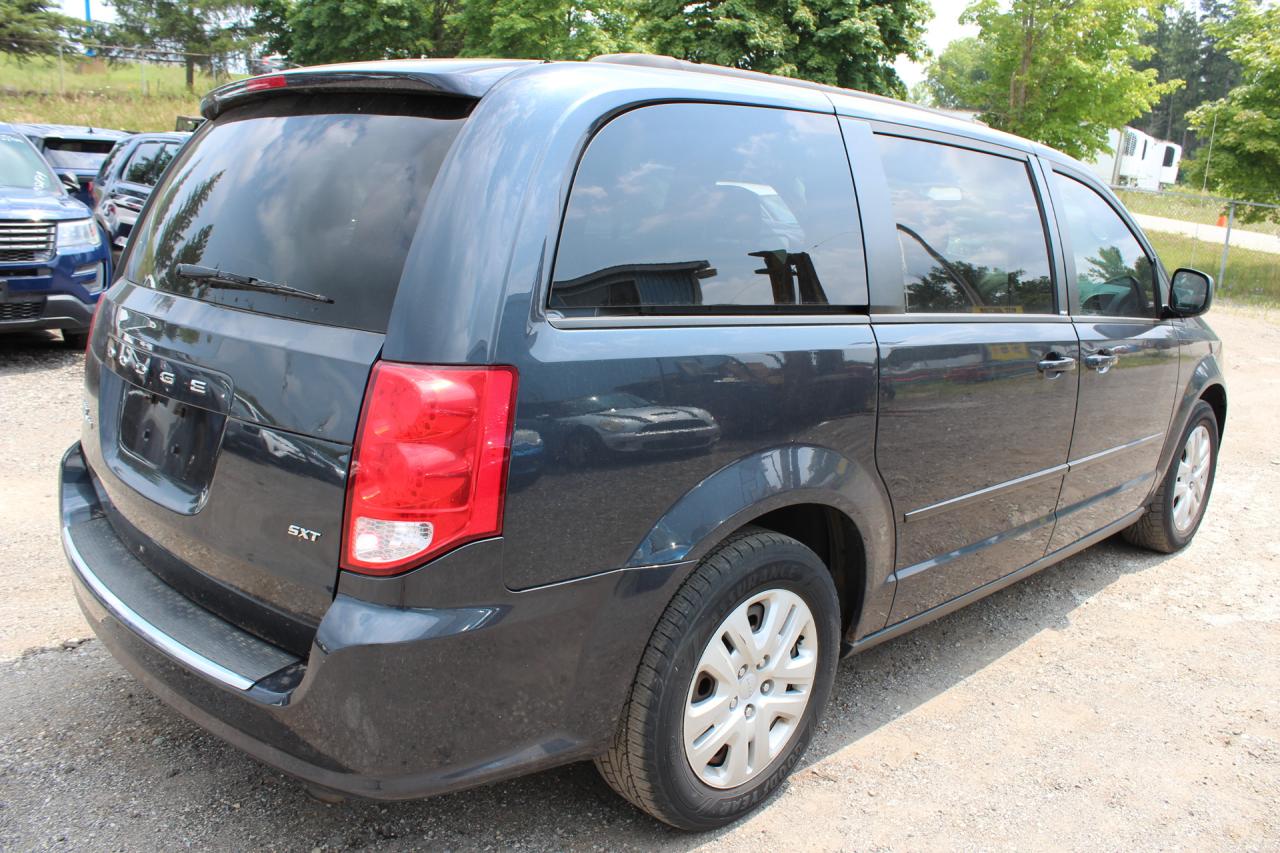 2014 Dodge Grand Caravan SE/SXT Photo2