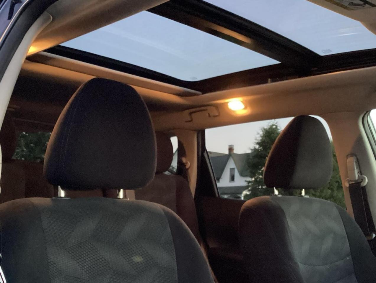 2015 Nissan Rogue AWD 4dr SV Photo3