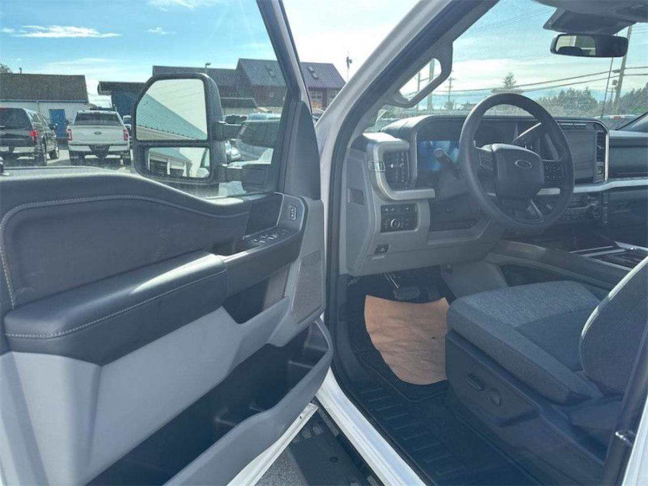 2024 Ford F-350 Super Duty XLT  - Premium Audio Photo5