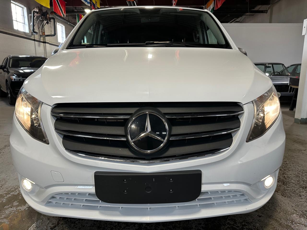 2022 Mercedes-Benz Metris 8 PASSENGERS | 126" WB | 4CLY | AUTOMATIC - Photo #2
