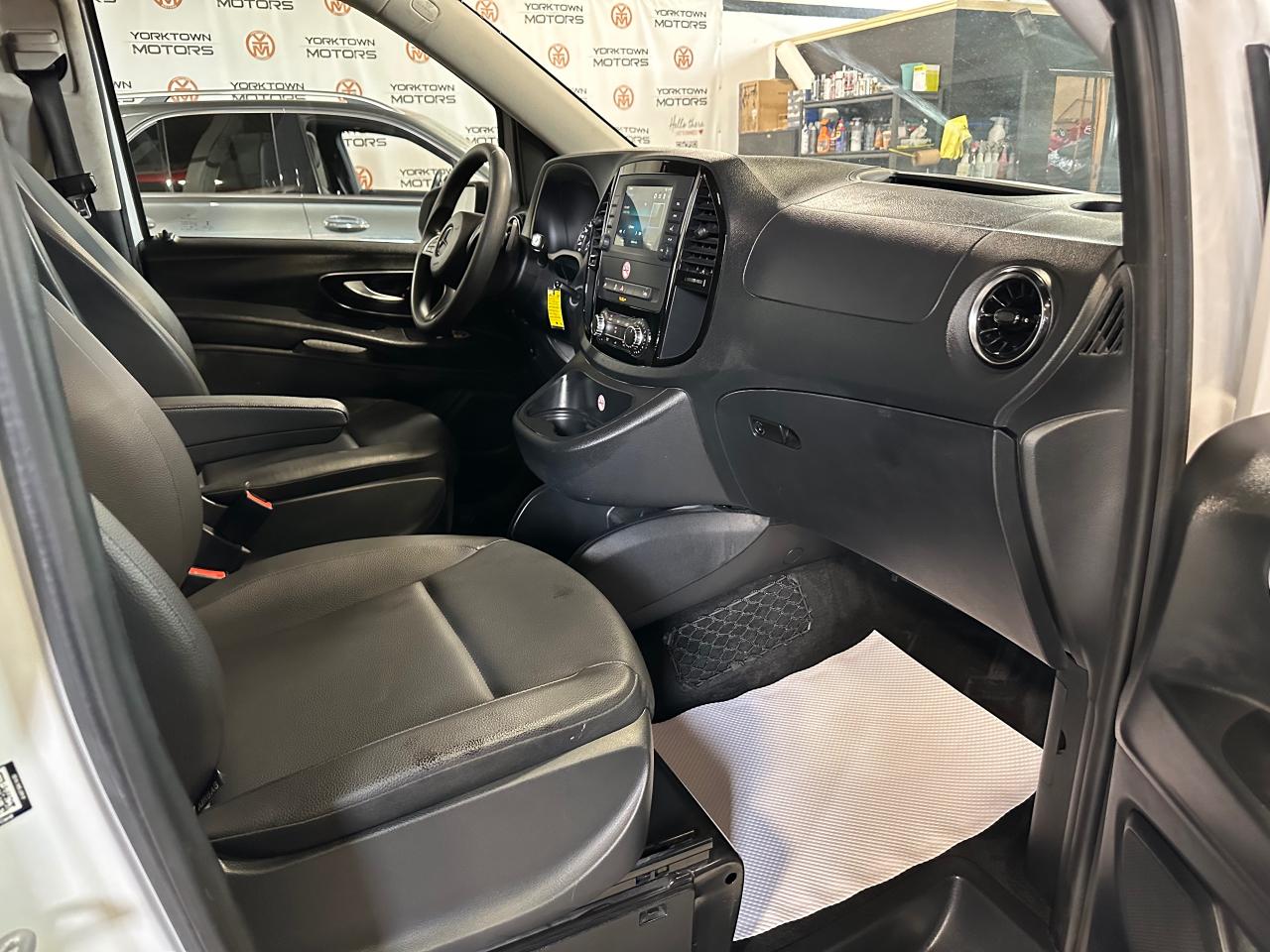 2022 Mercedes-Benz Metris 8 PASSENGERS | 126" WB | 4CLY | AUTOMATIC - Photo #7
