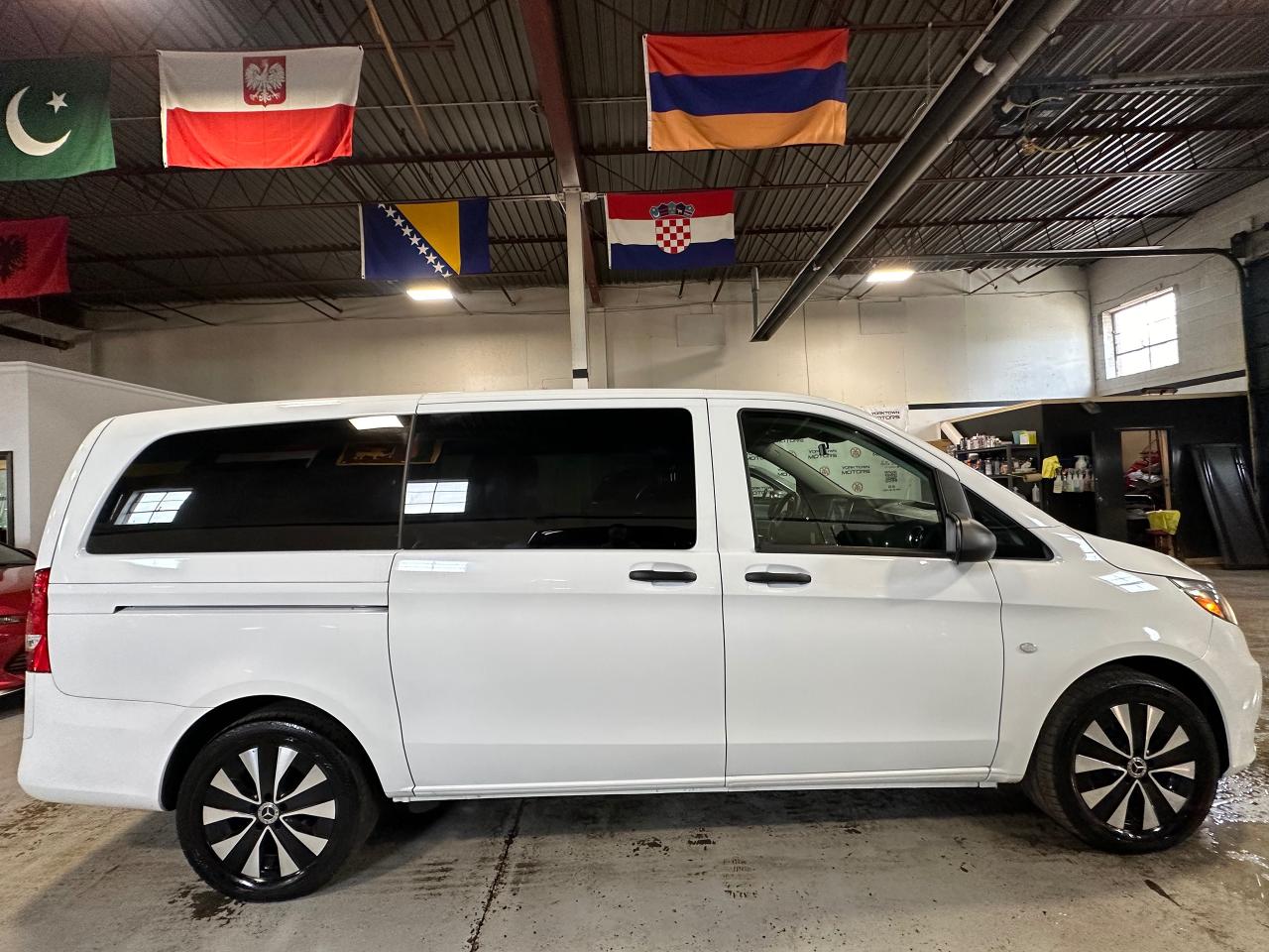 2022 Mercedes-Benz Metris 8 PASSENGERS | 126" WB | 4CLY | AUTOMATIC - Photo #4