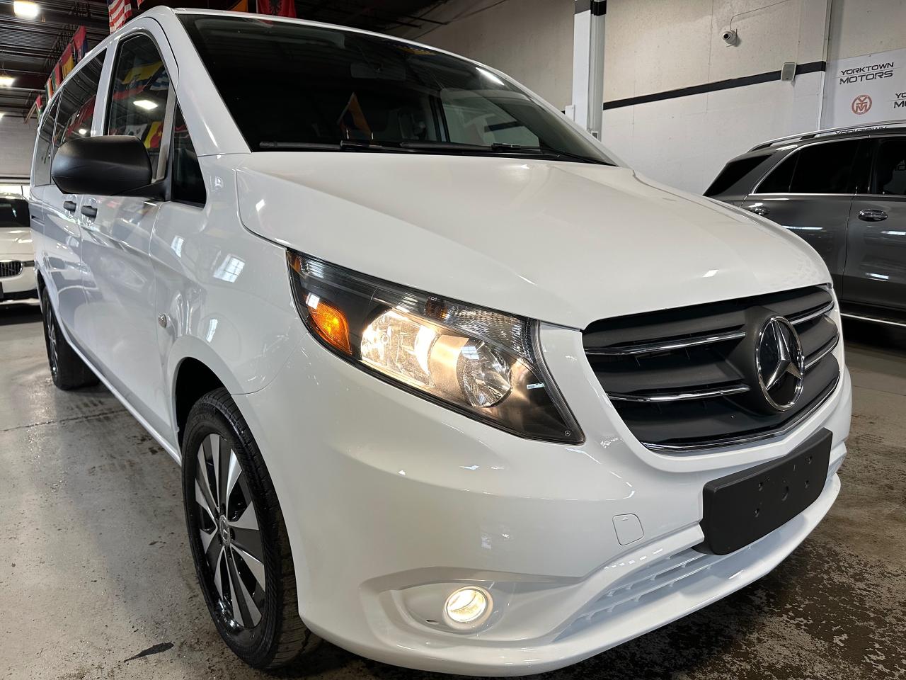 2022 Mercedes-Benz Metris 8 PASSENGERS | 126" WB | 4CLY | AUTOMATIC - Photo #3