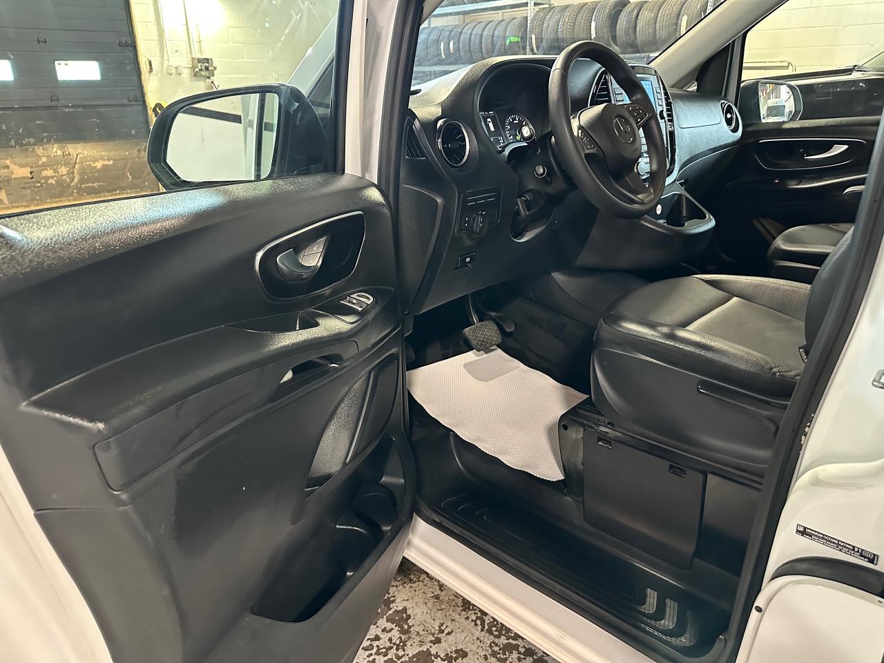 2022 Mercedes-Benz Metris 8 PASSENGERS | 126" WB | 4CLY | AUTOMATIC - Photo #17
