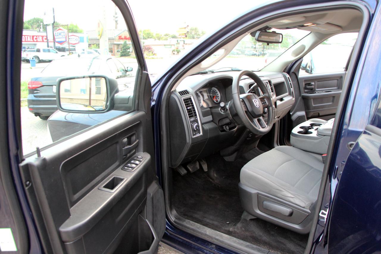 2015 RAM 1500 4WD Crew Cab 140.5" ST - Photo #14