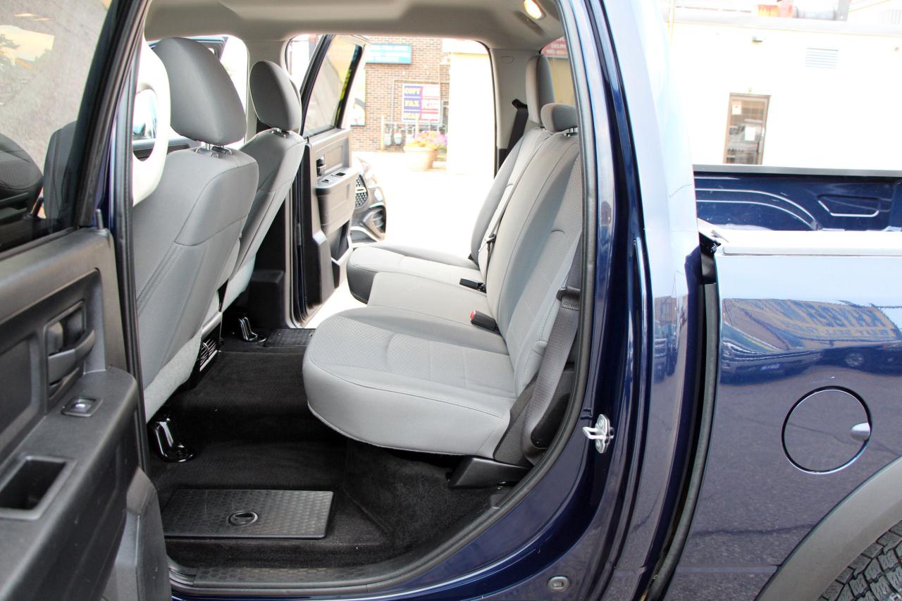 2015 RAM 1500 4WD Crew Cab 140.5" ST - Photo #11