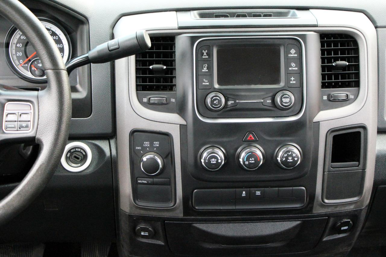 2015 RAM 1500 4WD Crew Cab 140.5" ST - Photo #20