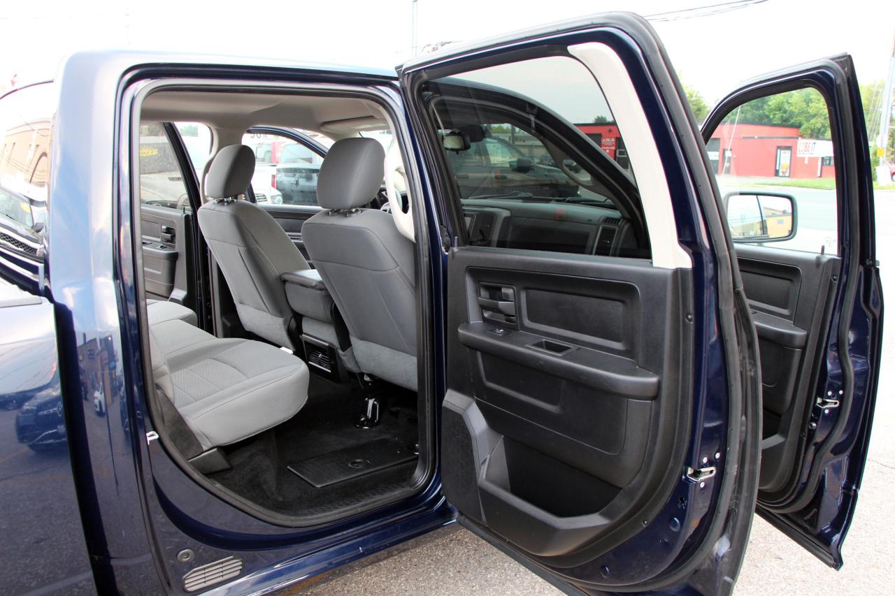 2015 RAM 1500 4WD Crew Cab 140.5" ST - Photo #8