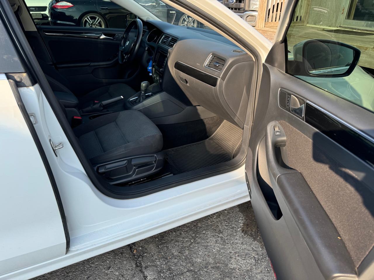 2015 Volkswagen Jetta 4dr 2.0 TDI DSG Comfortline - Photo #16