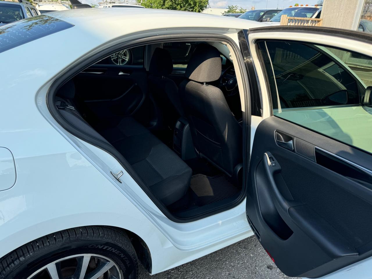 2015 Volkswagen Jetta 4dr 2.0 TDI DSG Comfortline - Photo #18