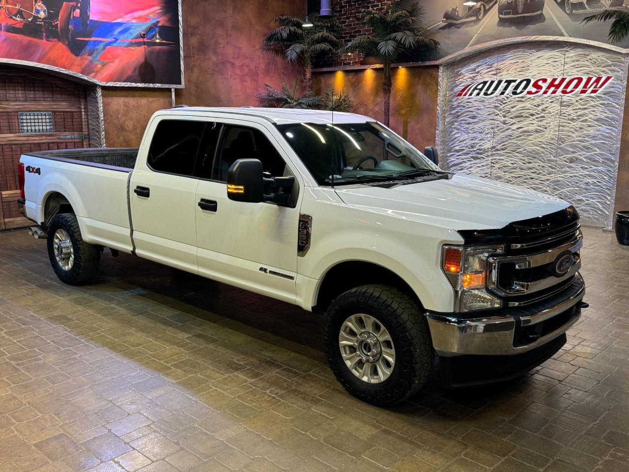 Used 2022 Ford F-350 XLT 4WD Crew Cab 8' Box for sale in Winnipeg, MB