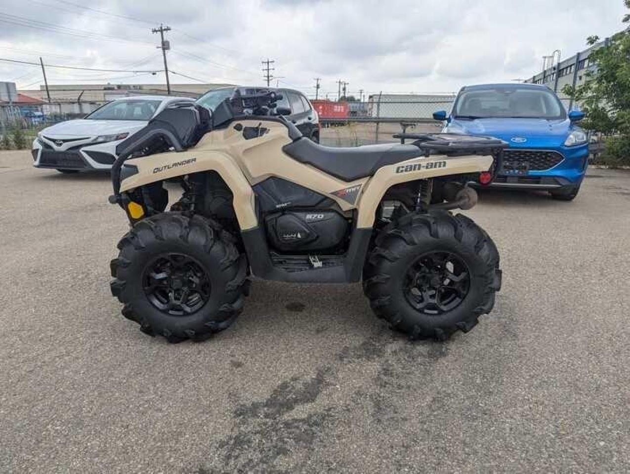 2022 CAN AM 570 Outlander XMR 98$ B/W - Photo #2