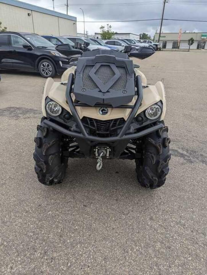 2022 CAN AM 570 Outlander XMR 98$ B/W - Photo #6