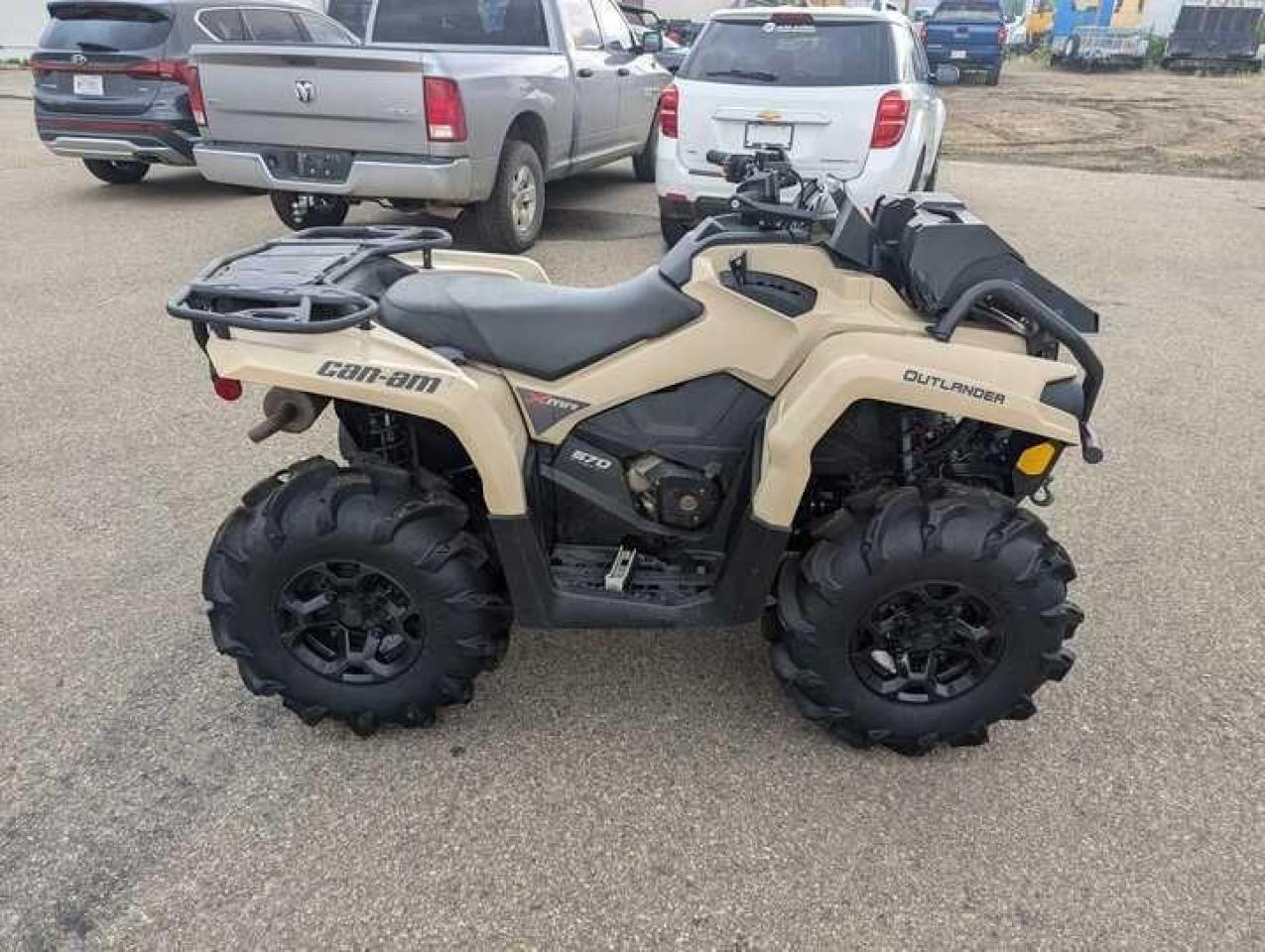 2022 CAN AM 570 Outlander XMR 98$ B/W - Photo #8