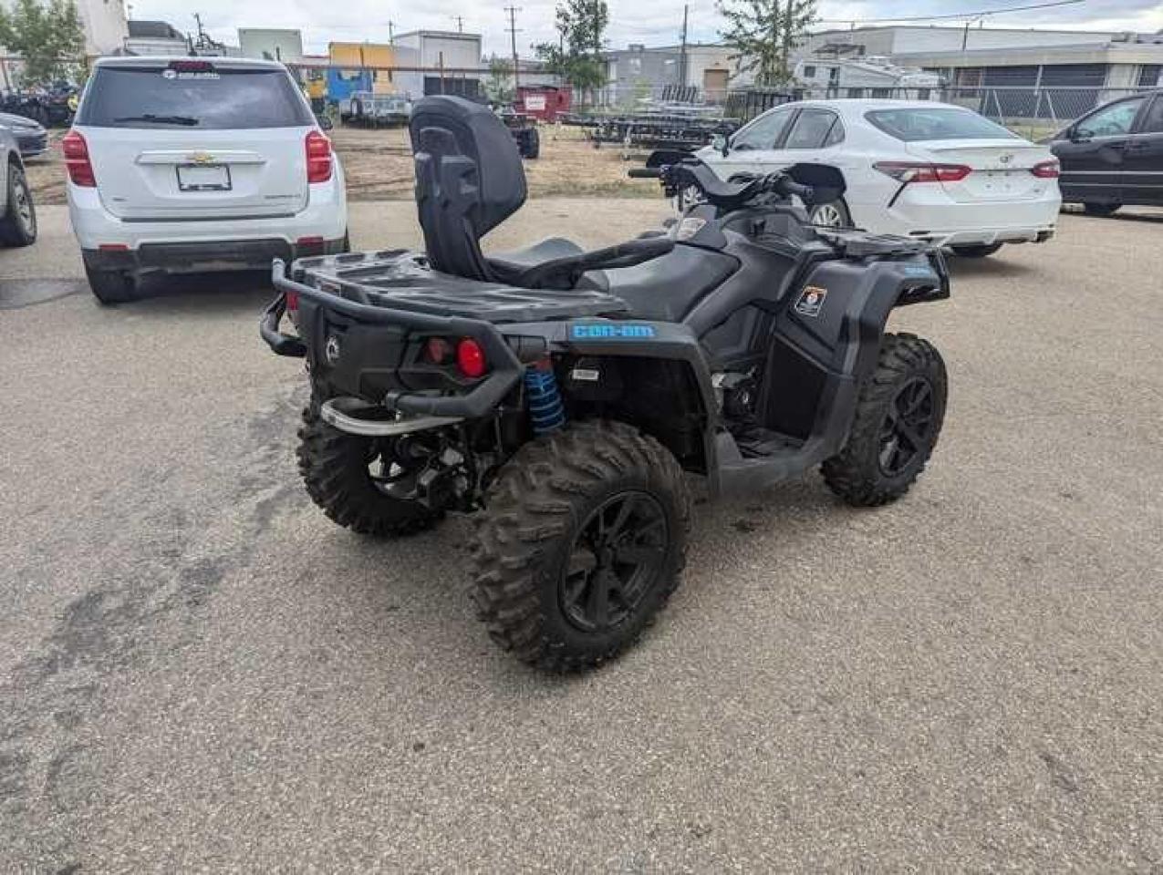 2021 Can-Am Outlander 650 XT EPS $103 B/W - Photo #5