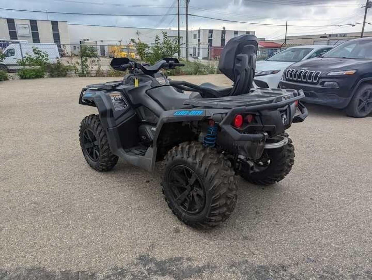 2021 Can-Am Outlander 650 XT EPS $103 B/W - Photo #7