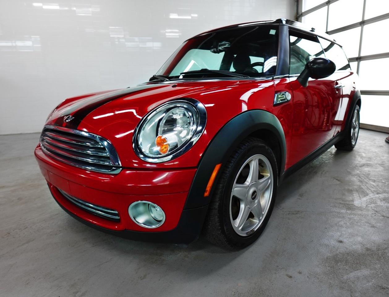 2010 MINI Cooper Clubman LOW KM,PANO ROOF,NO ACCIDENT,6MT - Photo #3