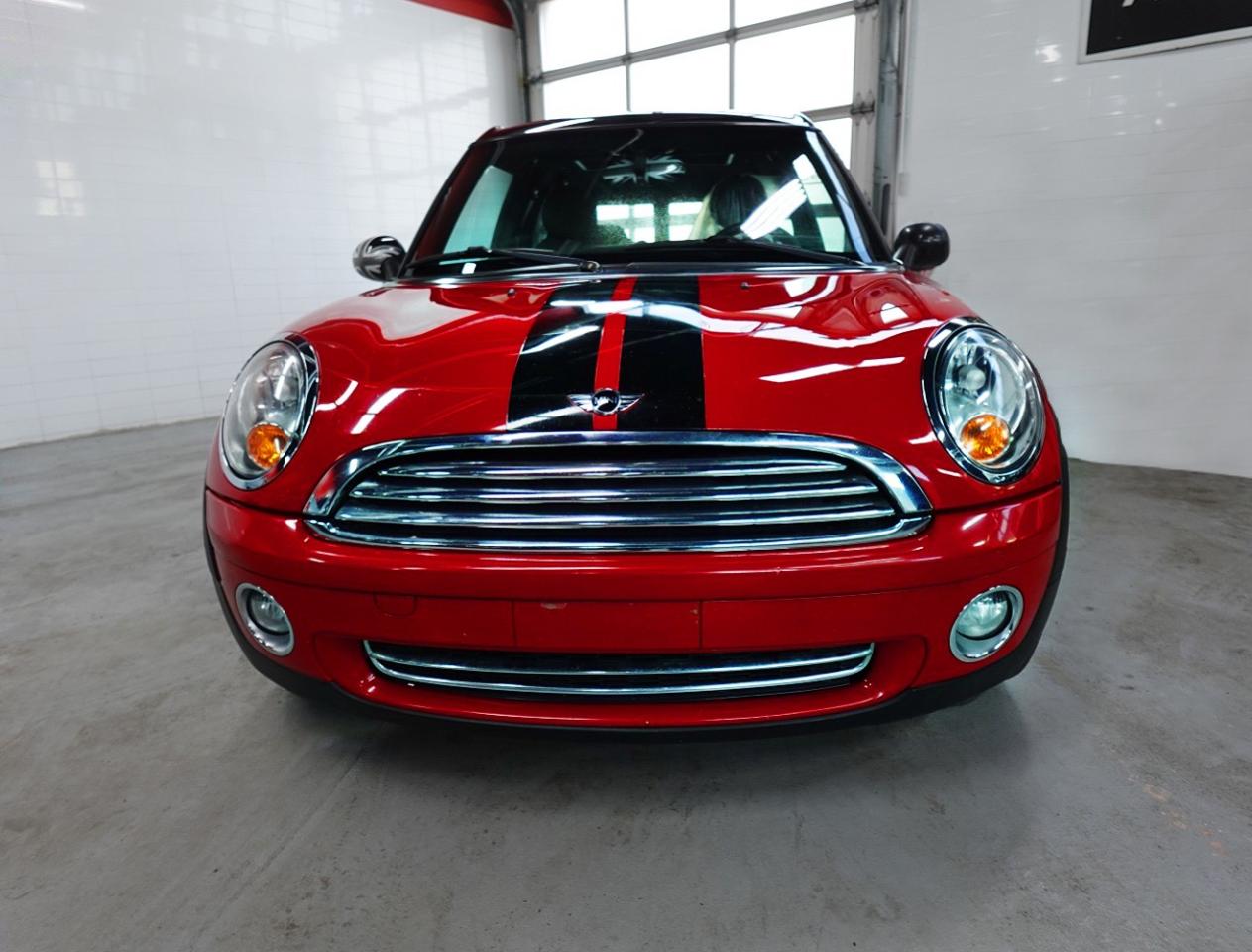 2010 MINI Cooper Clubman LOW KM,PANO ROOF,NO ACCIDENT,6MT - Photo #2