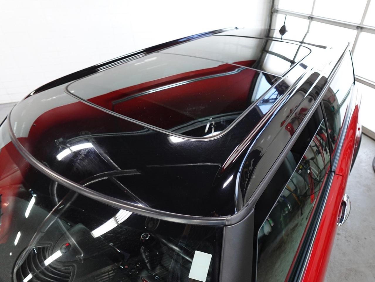 2010 MINI Cooper Clubman LOW KM,PANO ROOF,NO ACCIDENT,6MT - Photo #6