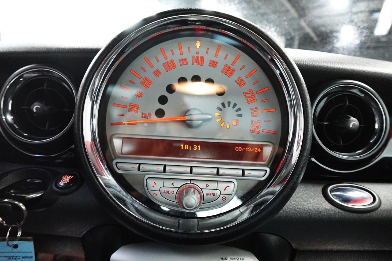 2010 MINI Cooper Clubman LOW KM,PANO ROOF,NO ACCIDENT,6MT - Photo #21