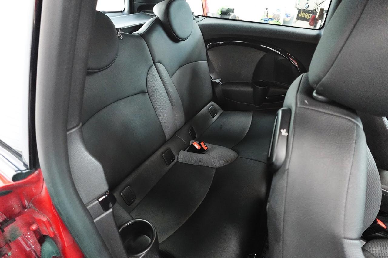 2010 MINI Cooper Clubman LOW KM,PANO ROOF,NO ACCIDENT,6MT - Photo #20