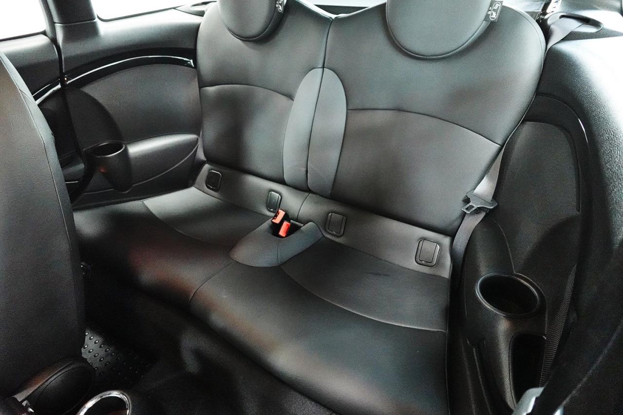 2010 MINI Cooper Clubman LOW KM,PANO ROOF,NO ACCIDENT,6MT - Photo #31