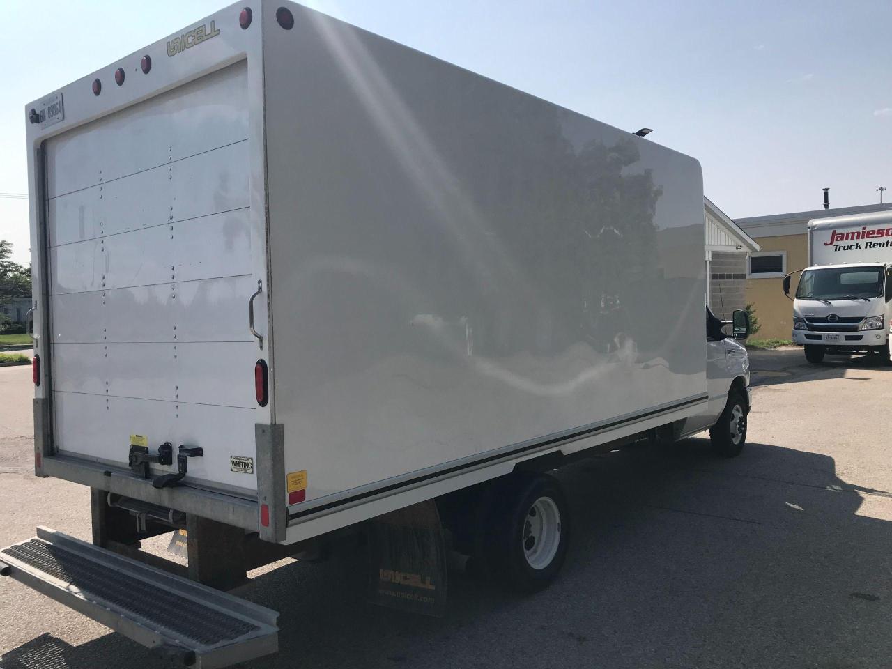 2022 Ford E-Series Cutaway 16 foot gas cube Photo4