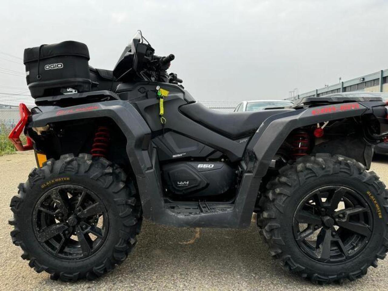 2019 Can-Am Outlander 650 XT EPS $93 B/W - Photo #6