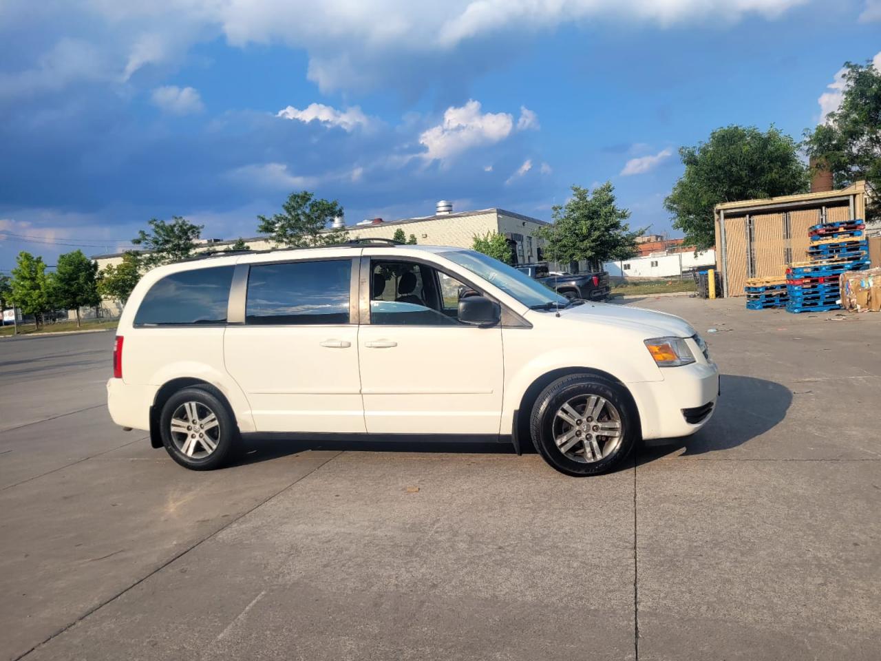 2010 Dodge Grand Caravan Stow N Go,7 Passenger, Auto, 3/Y Warranty availabl