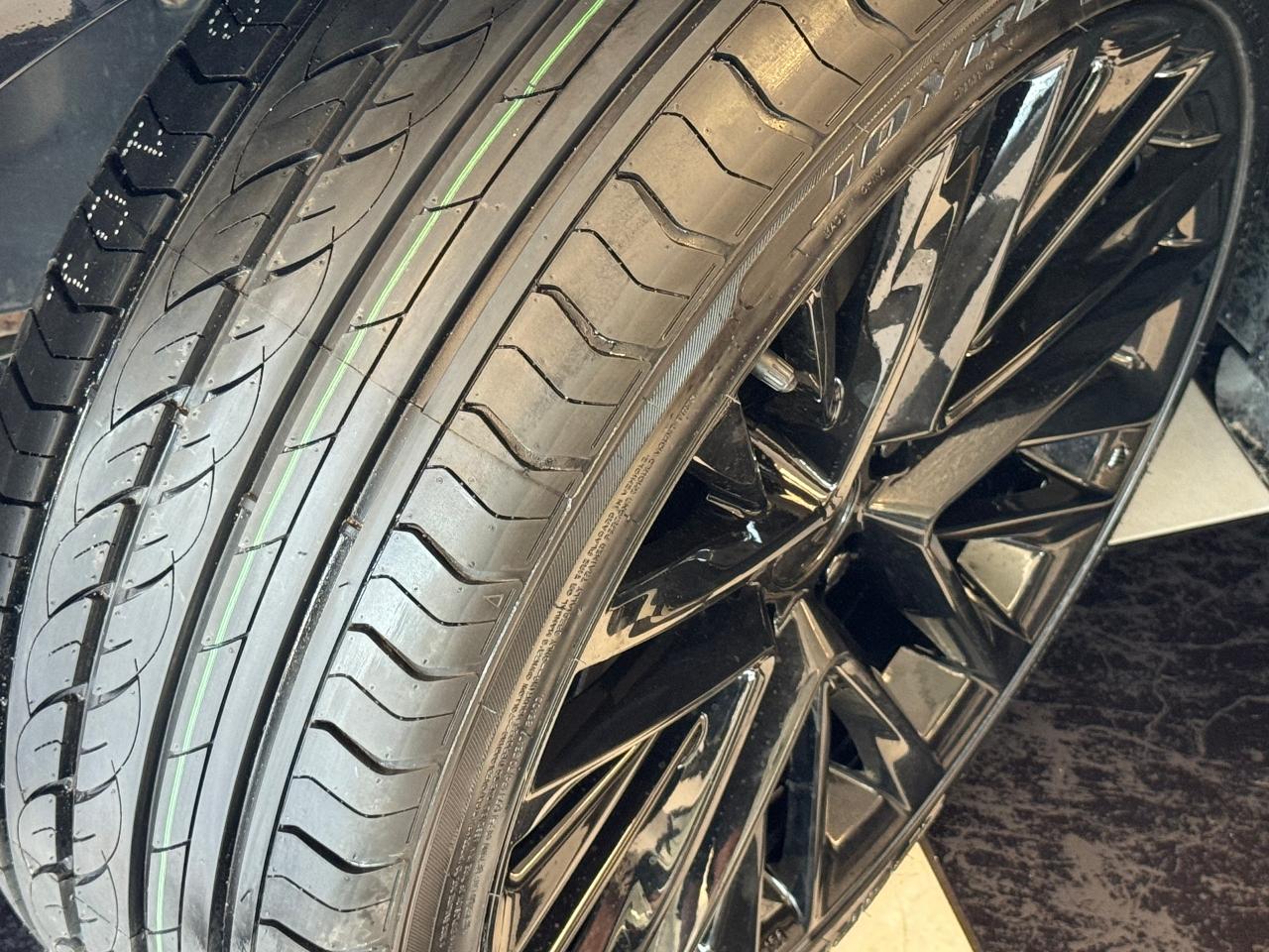 2018 Toyota Camry SE+New Tires+LKA+Adaptive Cruise+CLEAN CARFAX - Photo #3