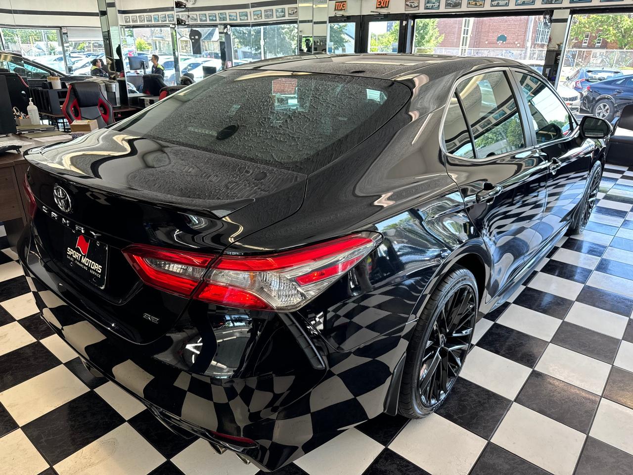 2018 Toyota Camry SE+New Tires+LKA+Adaptive Cruise+CLEAN CARFAX Photo7