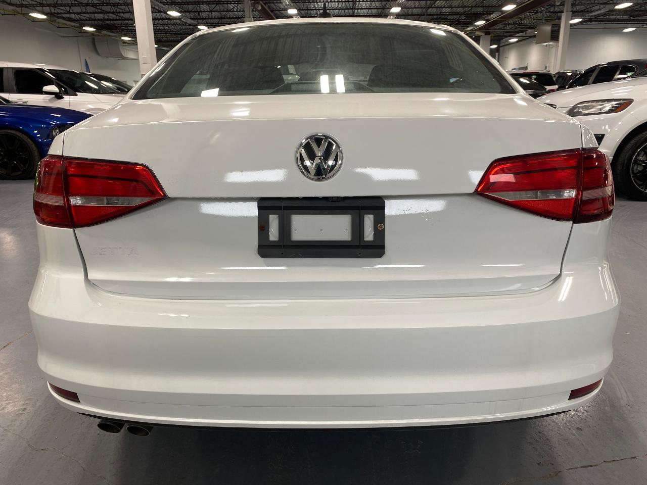 2015 Volkswagen Jetta 4dr 2.0L Auto Trendline Photo3