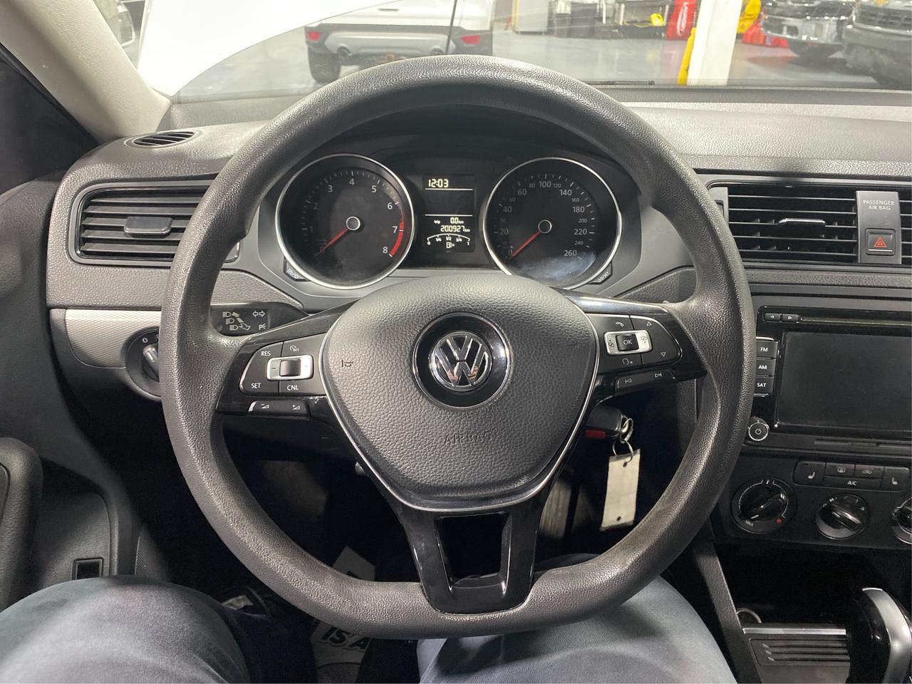 2015 Volkswagen Jetta 4dr 2.0L Auto Trendline Photo