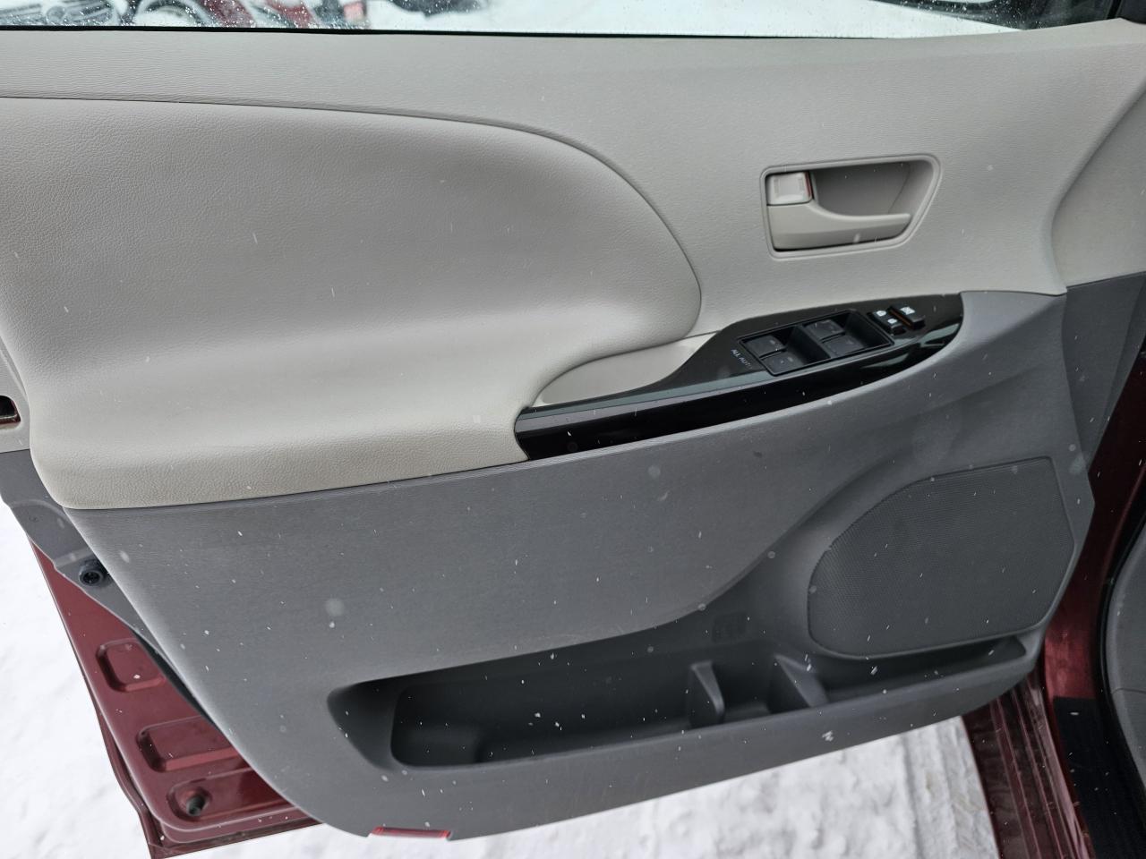 2013 Toyota Sienna LE/7 PASS/BACKUP CAMERA,POWER SLIDING DOORS/A/C - Photo #16
