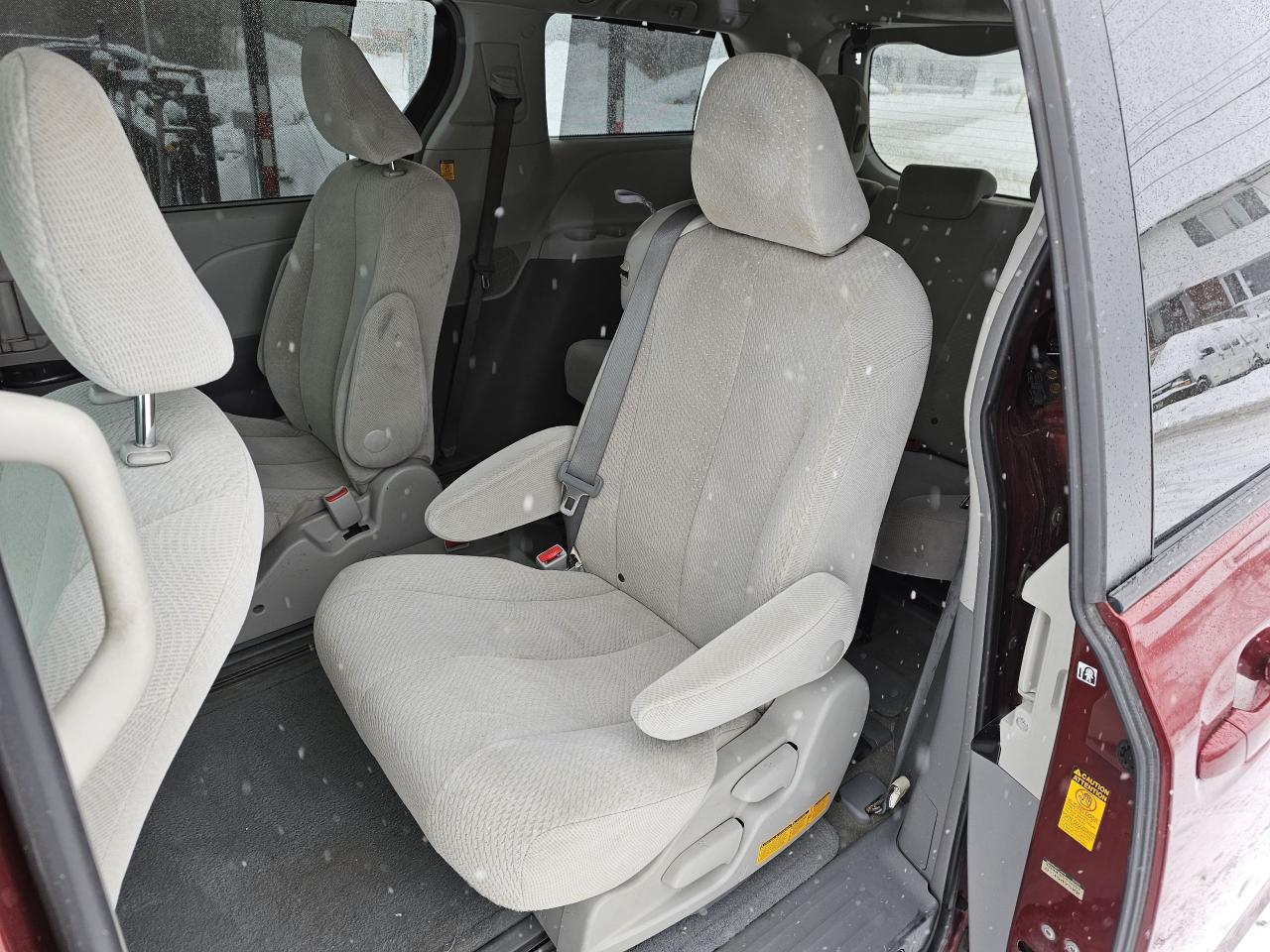 2013 Toyota Sienna LE/7 PASS/BACKUP CAMERA,POWER SLIDING DOORS/A/C - Photo #10
