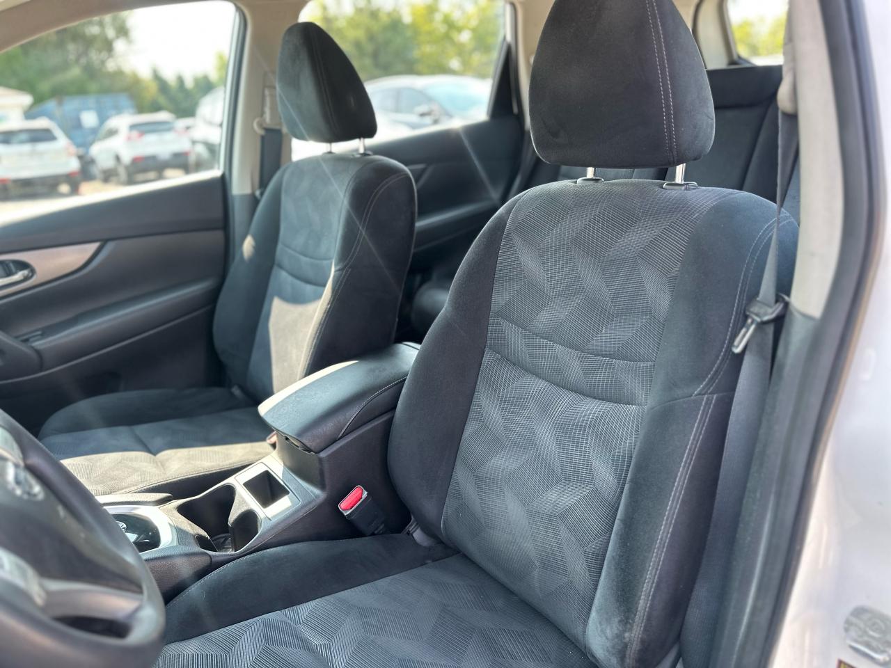 2015 Nissan Rogue AWD S Photo32