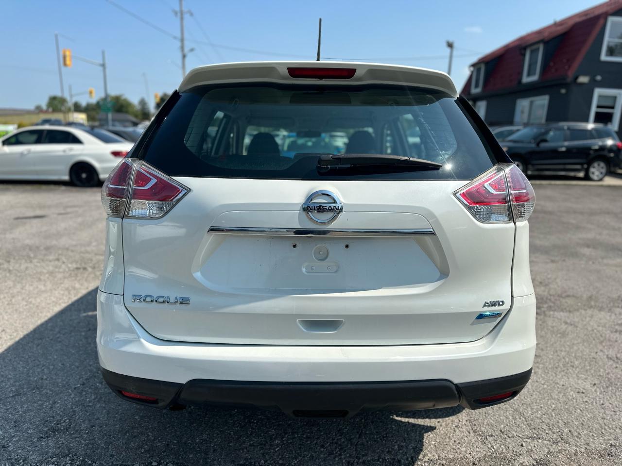 2015 Nissan Rogue AWD S Photo24