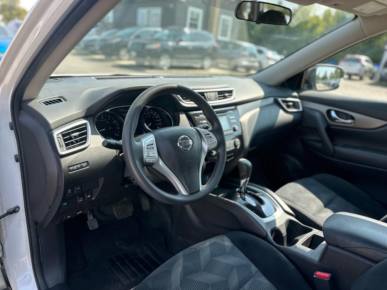 2015 Nissan Rogue AWD S Photo30