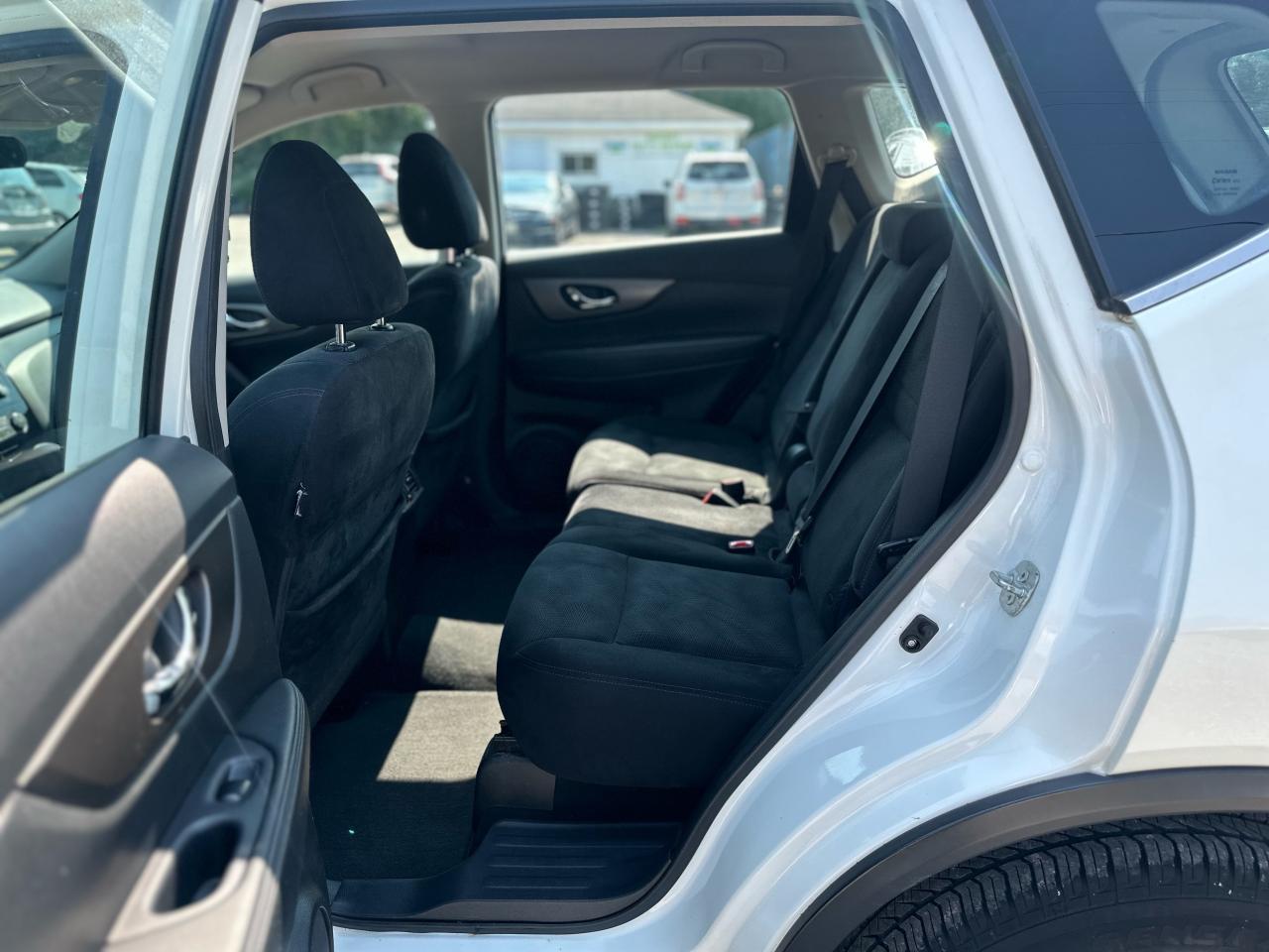 2015 Nissan Rogue AWD S Photo33