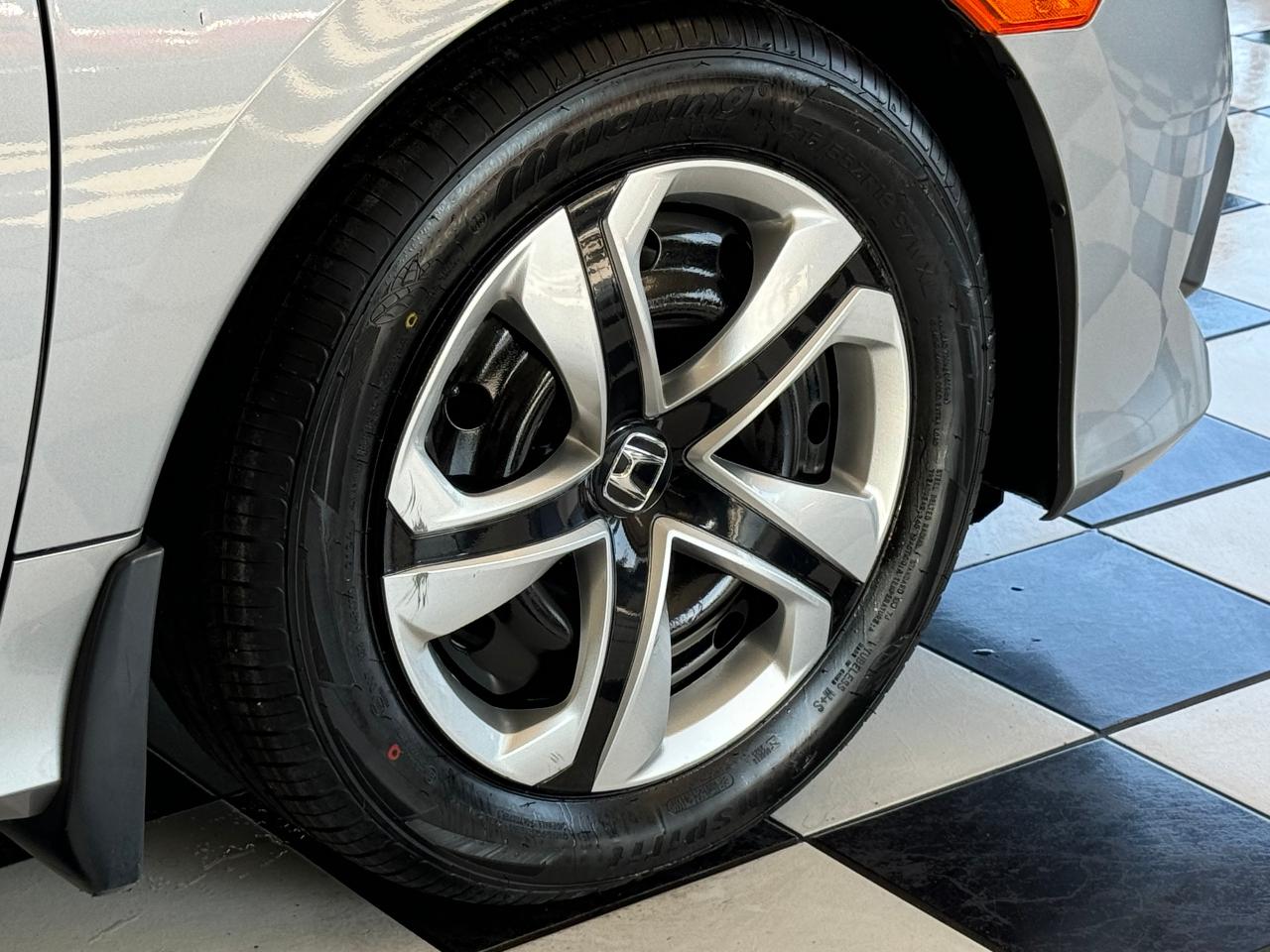 2018 Honda Civic LX+New Tires+Camera+ApplePlay+CLEAN CARFAX - Photo #49