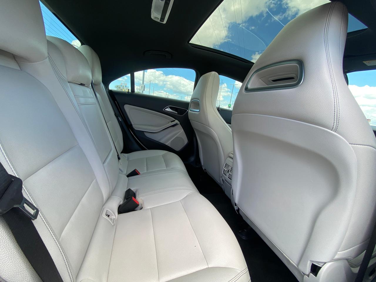 2018 Mercedes-Benz CLA-Class CLA 250 4MATIC Coupe*AMG PACKAGE* - Photo #13