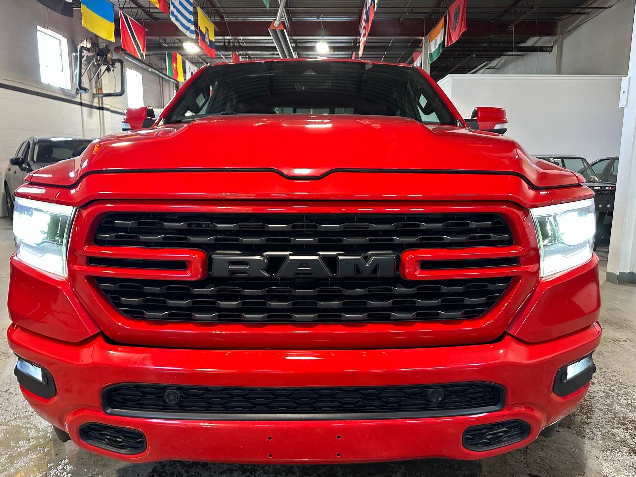 2022 RAM 1500 SPORT | CREW CAB | NO ACCIDENT | 12" TOUCH SCREEN - Photo #3