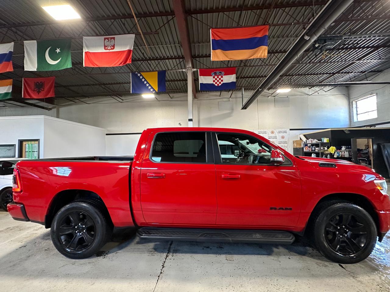 2022 RAM 1500 SPORT | CREW CAB | NO ACCIDENT | 12" TOUCH SCREEN - Photo #6